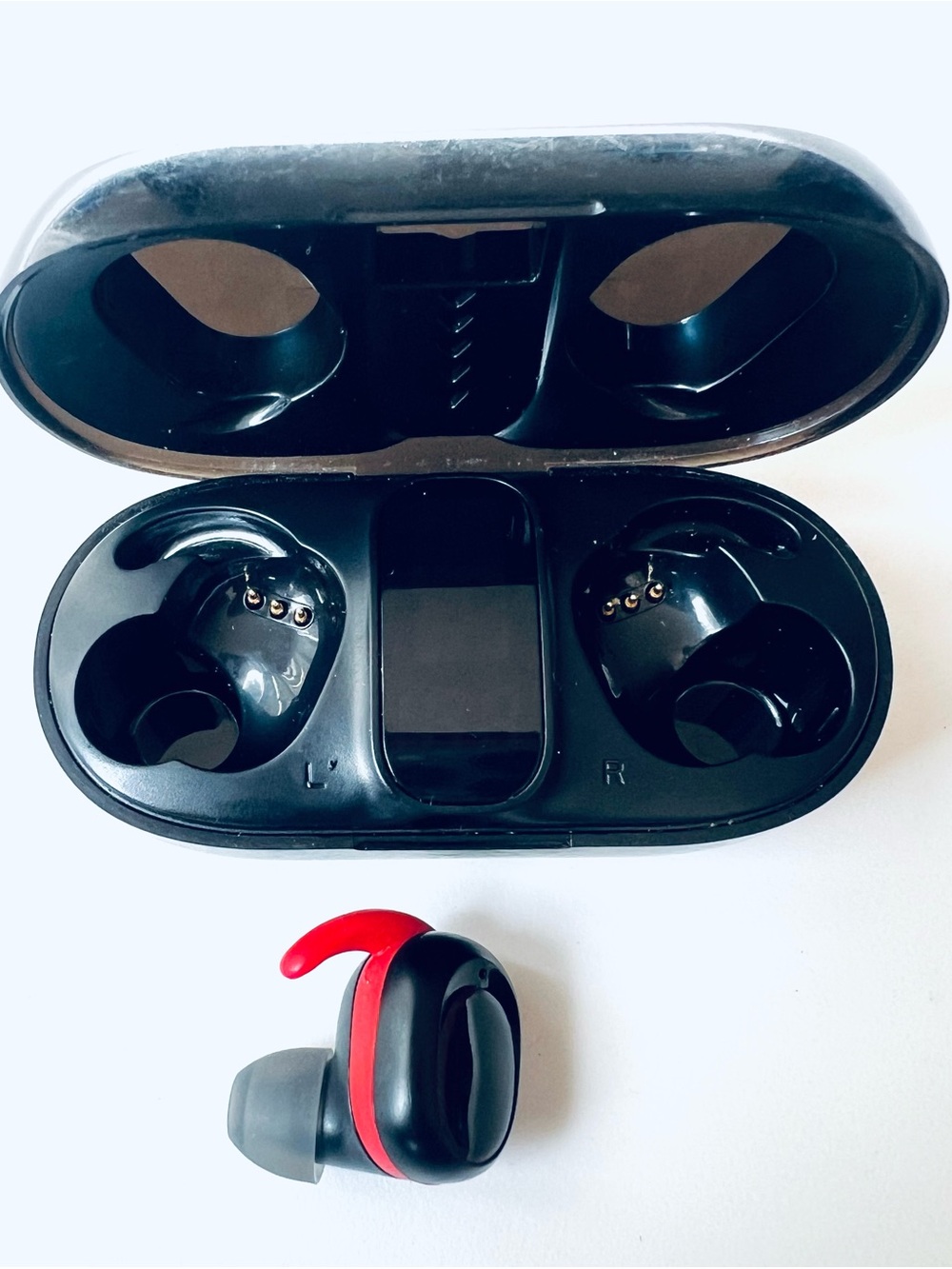 True Wireless Earbud with Charging Case - Black and Red in Working Good